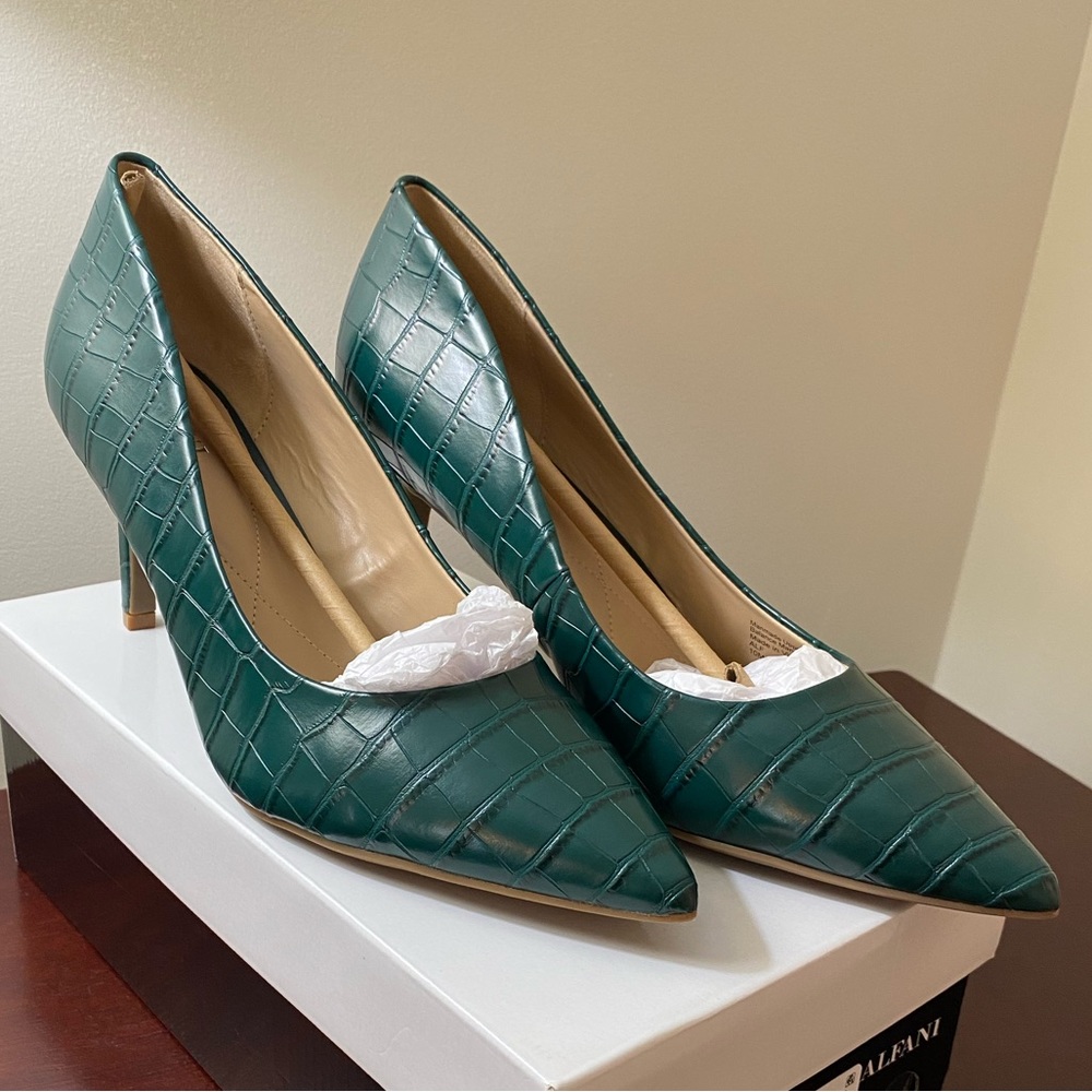 Brand new Alfani shoes size 10 color teal
